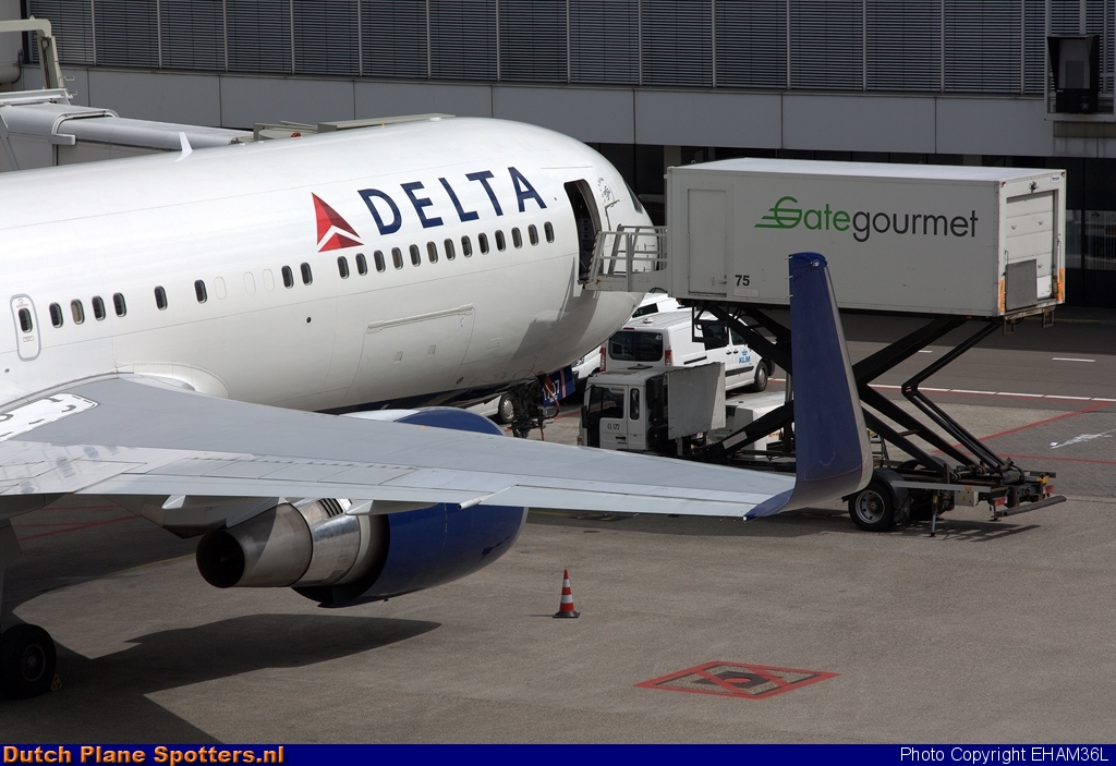 N177DZ Boeing 767-300 Delta Airlines by EHAM36L