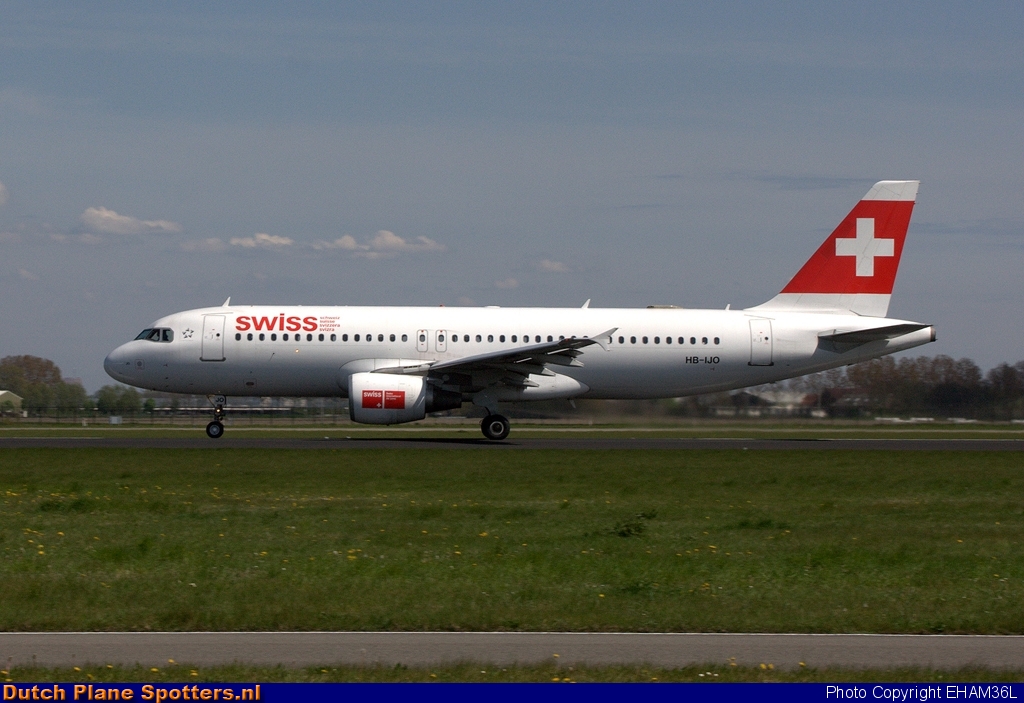 HB-IJO Airbus A320 Swiss International Air Lines by EHAM36L