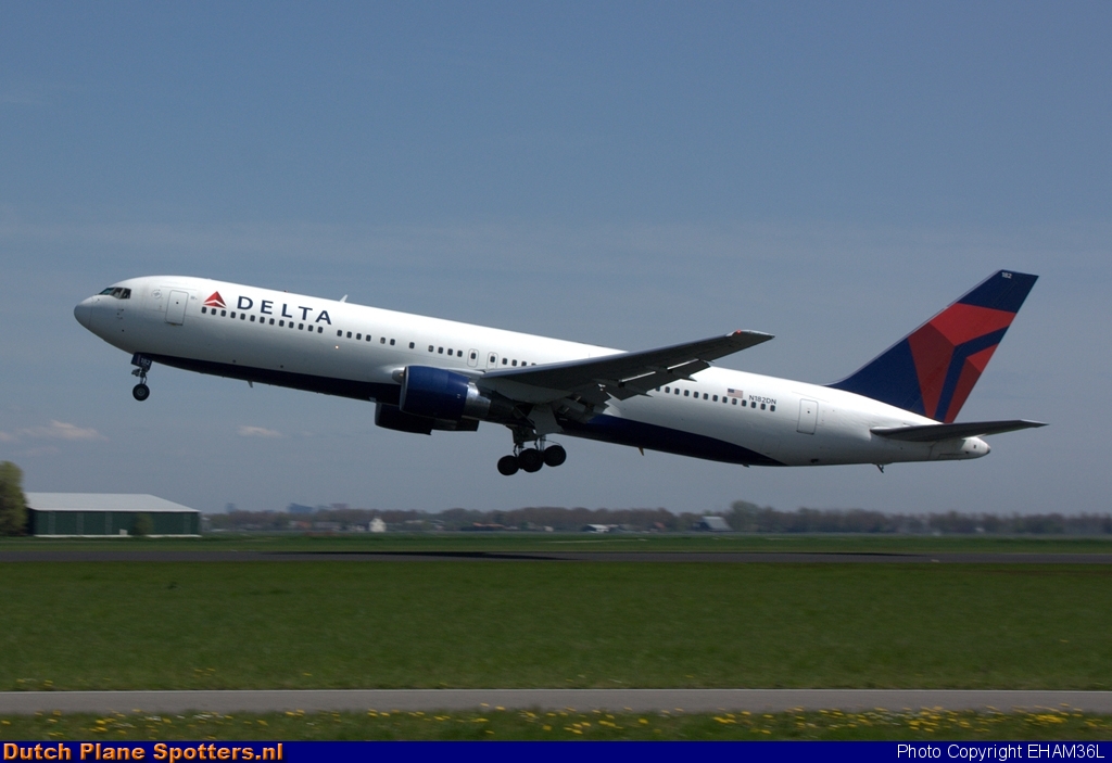 N182DN Boeing 767-300 Delta Airlines by EHAM36L