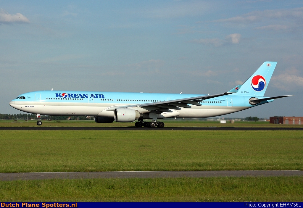 HL7586 Airbus A330-300 Korean Air by EHAM36L