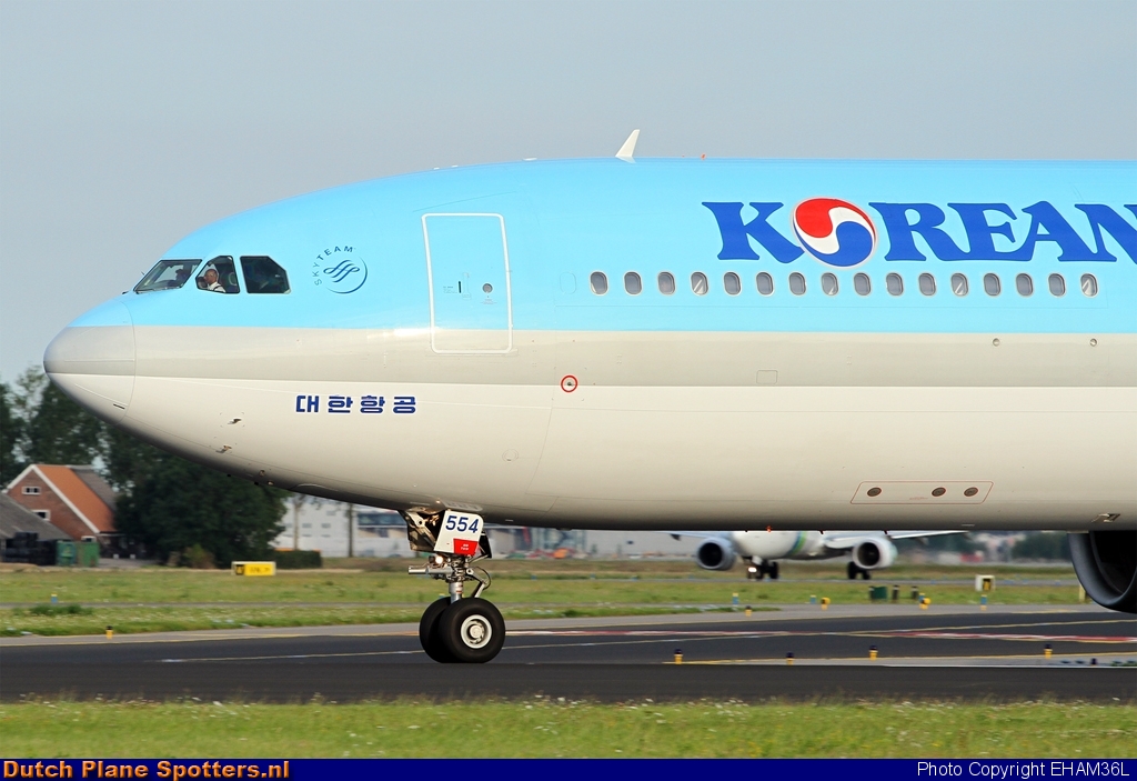 HL7554 Airbus A330-300 Korean Air by EHAM36L