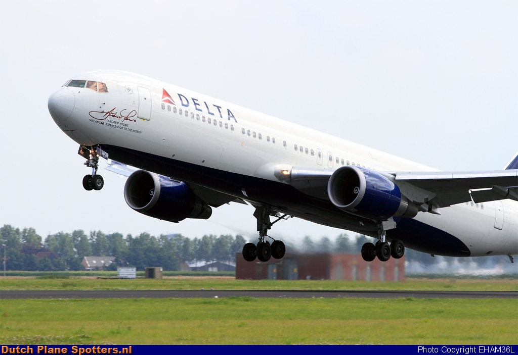 N16065 Boeing 767-300 Delta Airlines by EHAM36L