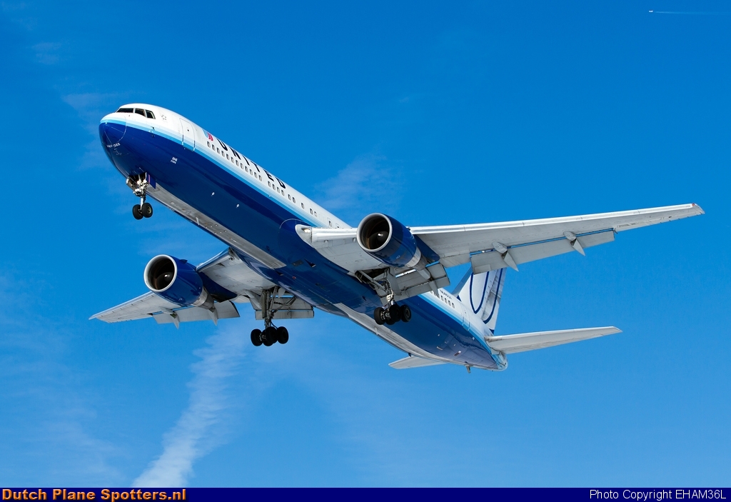 N646UA Boeing 767-300 United Airlines by EHAM36L