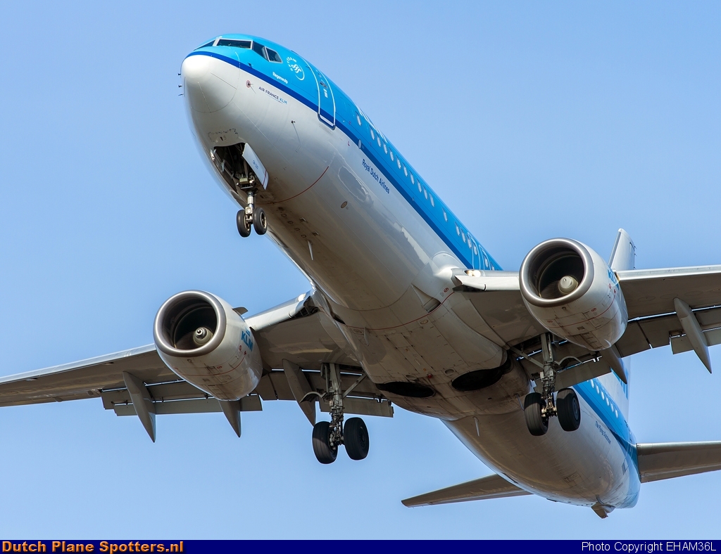 PH-BGB Boeing 737-800 KLM Royal Dutch Airlines by EHAM36L
