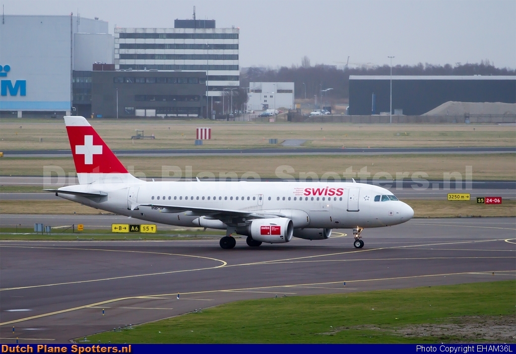 HB-IPV Airbus A320 Swiss International Air Lines by EHAM36L