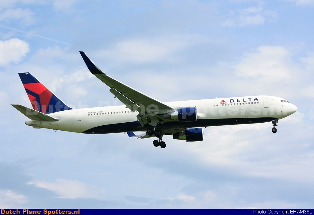 N199DN Boeing 767-300 Delta Airlines by EHAM36L