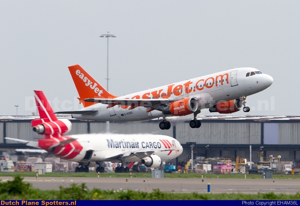 G-EZED Airbus A319 easyJet by EHAM36L