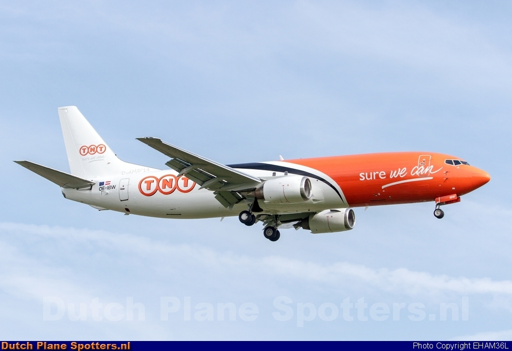 OE-IBW Boeing 737-400 TNT Airways by EHAM36L