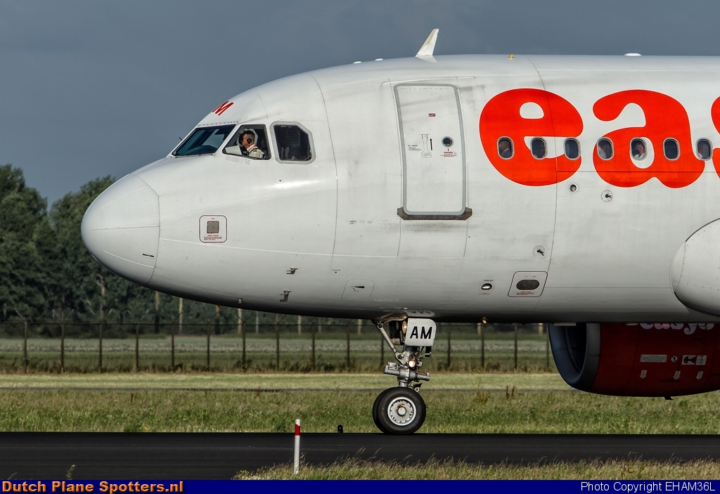 G-EZAM Airbus A319 easyJet by EHAM36L