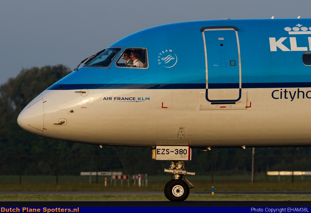 PH-EZS Embraer 190 KLM Cityhopper by EHAM36L