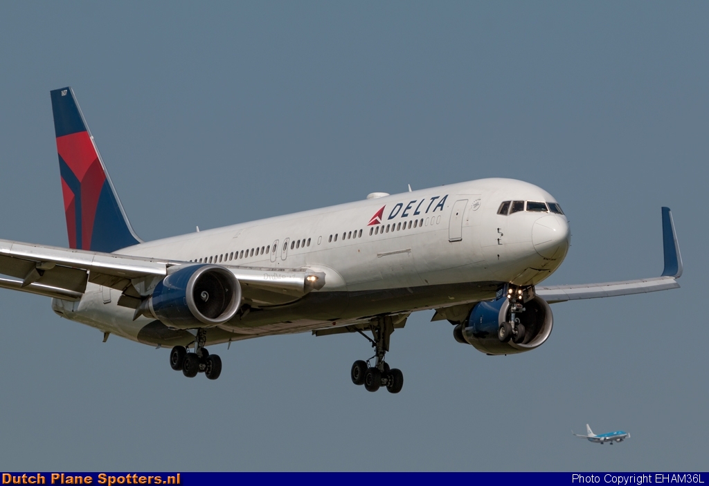 N1607B Boeing 767-300 Delta Airlines by EHAM36L