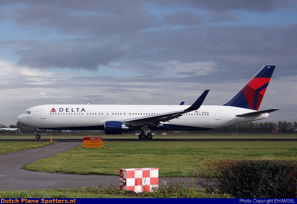N186DN Boeing 767-300 Delta Airlines by EHAM36L