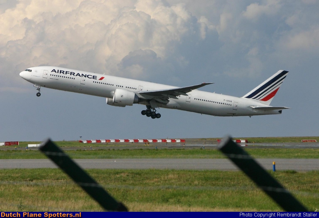 F-GSQA Boeing 777-300 Air France by Rembrandt Staller