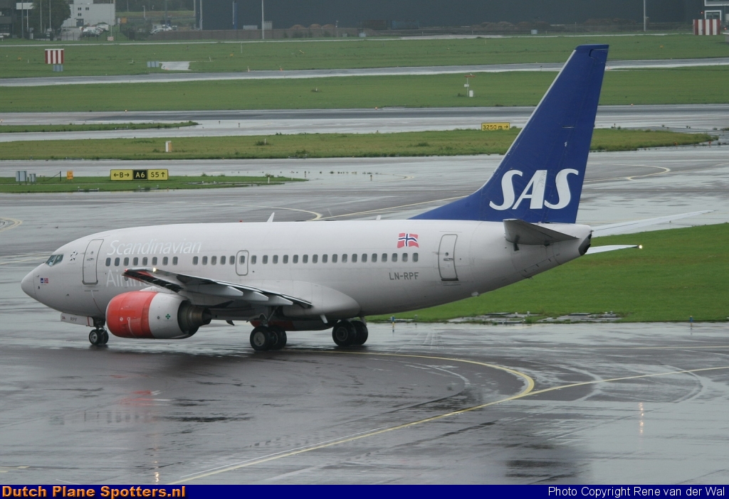 LN-RPF Boeing 737-600 SAS Scandinavian Airlines by Rene van der Wal
