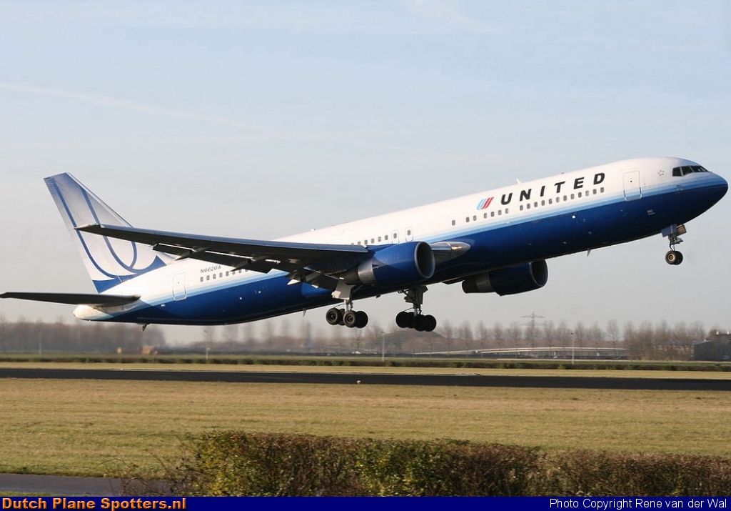 N662UA Boeing 767-300 United Airlines by Rene van der Wal