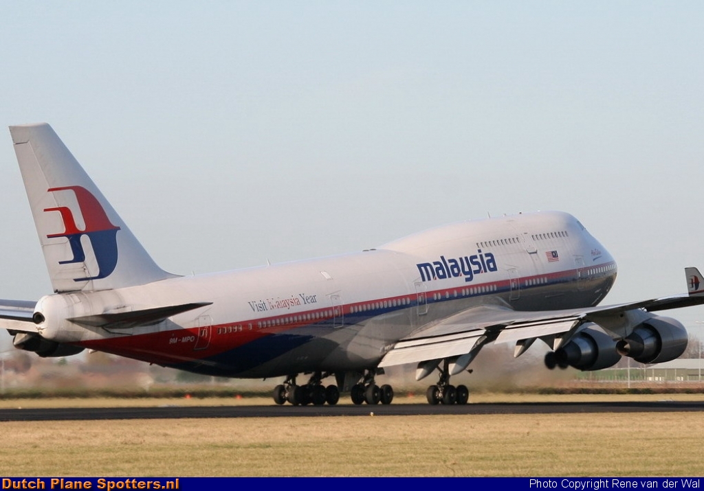 9M-MPO Boeing 747-400 Malaysia Airlines by Rene van der Wal