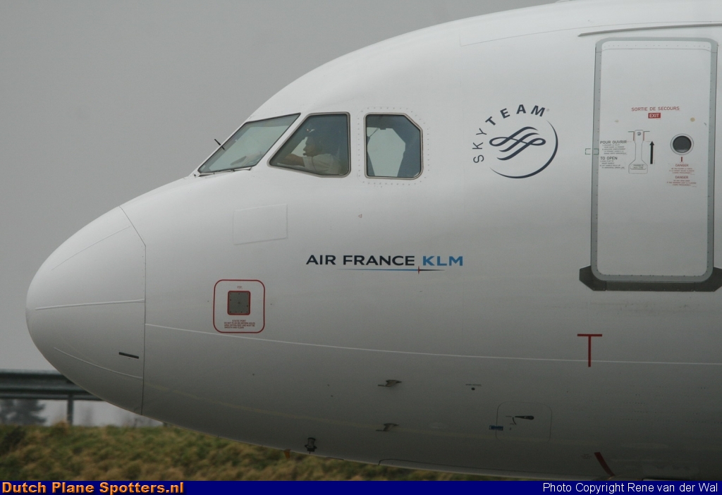 F-GTAM Airbus A321 Air France by Rene van der Wal