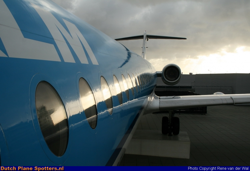 PH-OFE Fokker 100 KLM Cityhopper by Rene van der Wal