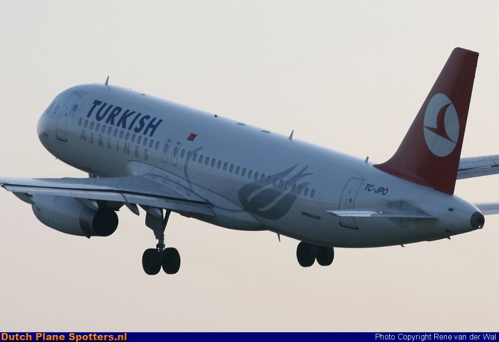 TC-JPO Airbus A320 Turkish Airlines by Rene van der Wal