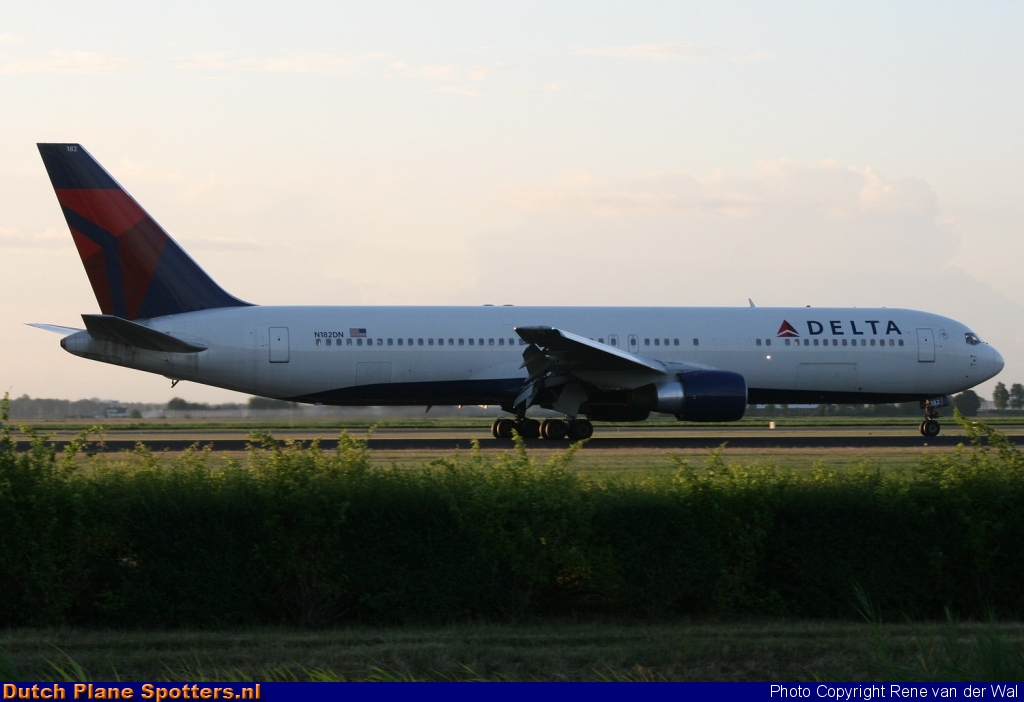 N182DN Boeing 767-300 Delta Airlines by Rene van der Wal
