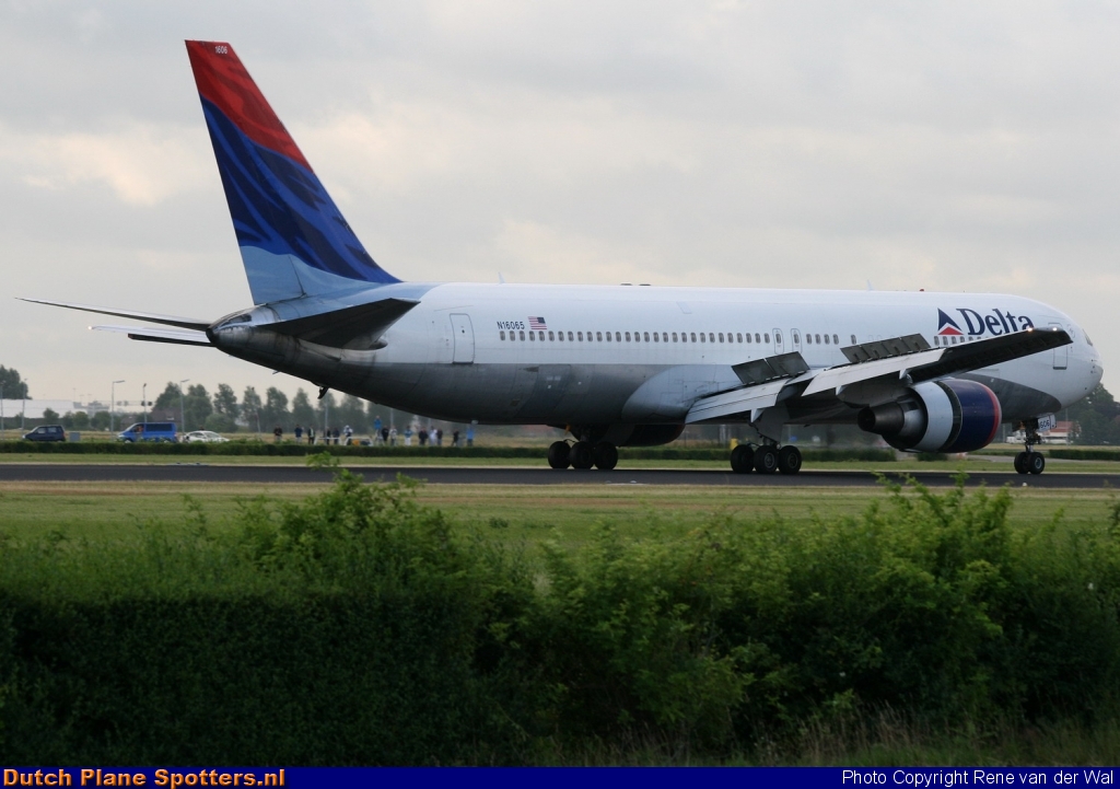 N16065 Boeing 767-300 Delta Airlines by Rene van der Wal