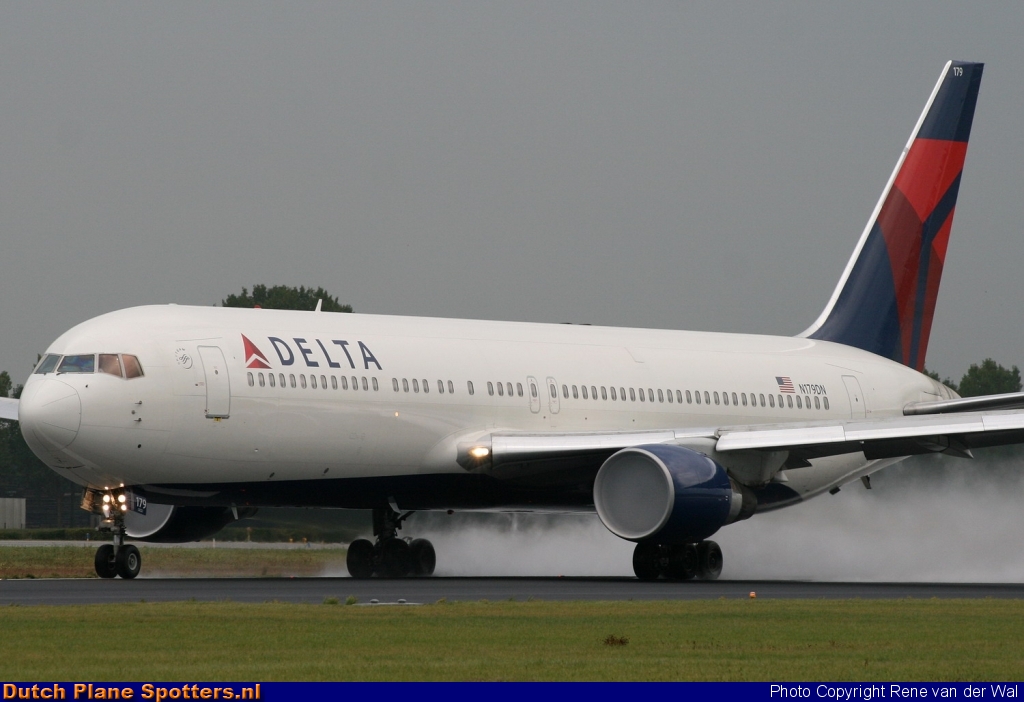 N179DN Boeing 767-300 Delta Airlines by Rene van der Wal