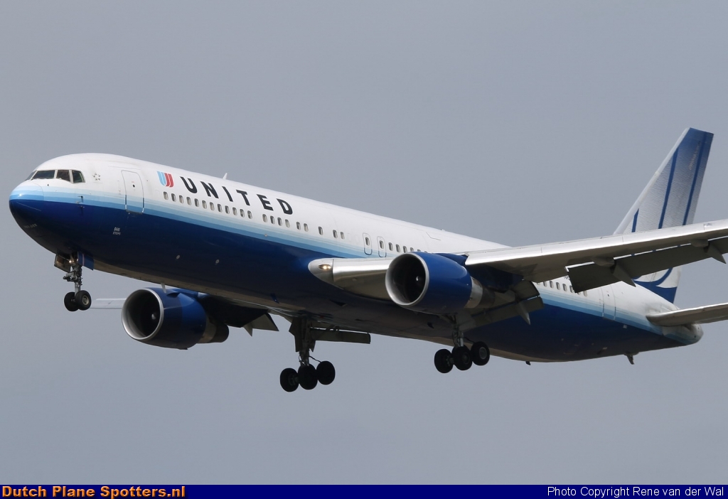 N641UA Boeing 767-300 United Airlines by Rene van der Wal