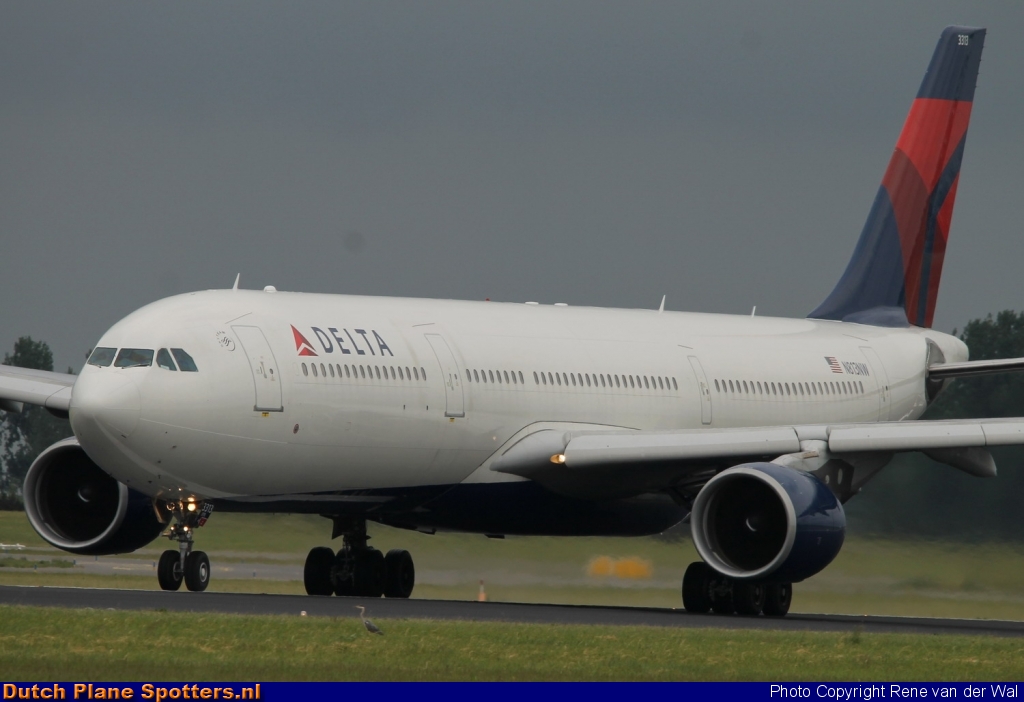 N813NW Airbus A330-200 Delta Airlines by Rene van der Wal