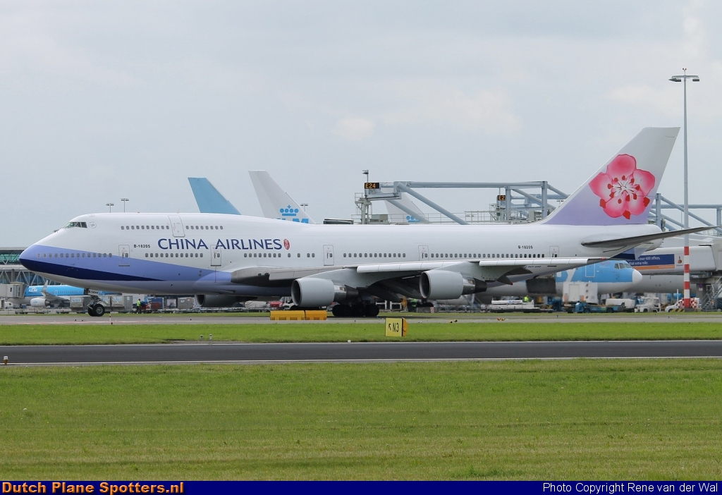 B-18205 Boeing 747-400 China Airlines by Rene van der Wal