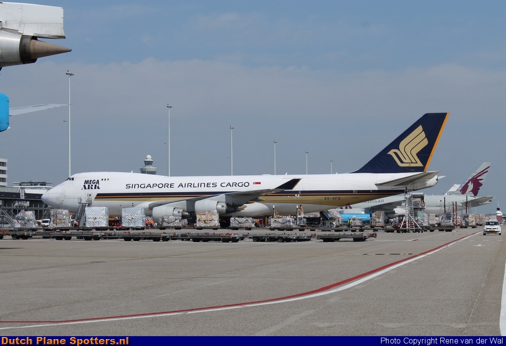 9V-SFQ Boeing 747-400 Singapore Airlines Cargo by Rene van der Wal