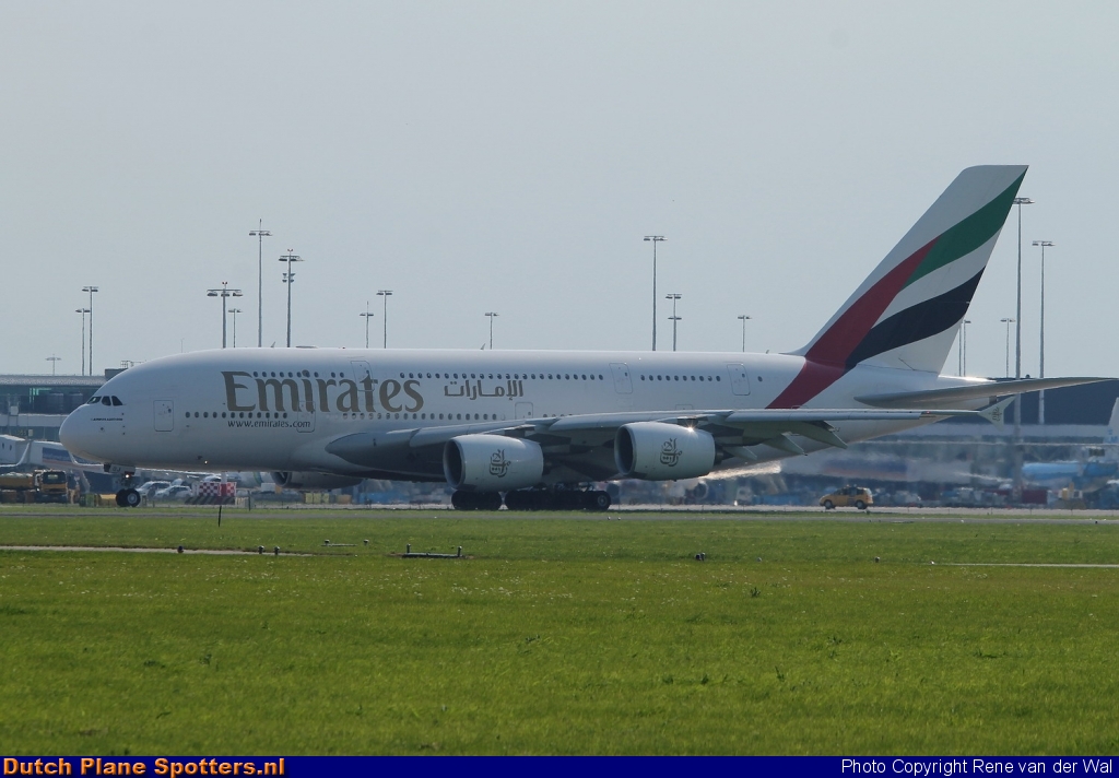 A6-EDJ Airbus A380-800 Emirates by Rene van der Wal