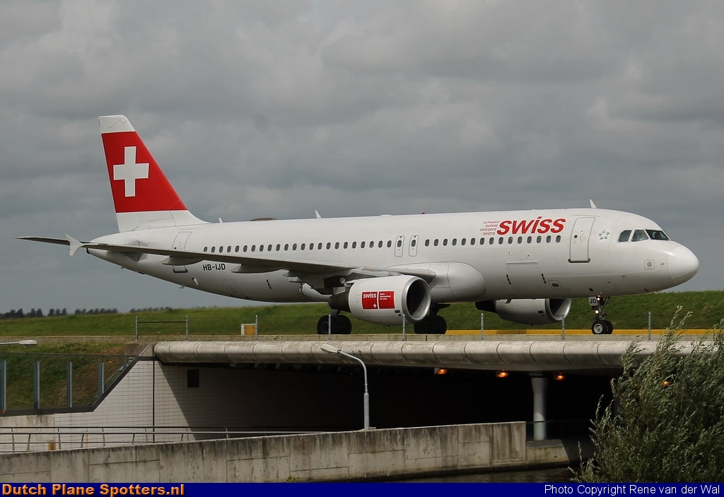 HB-IJD Airbus A320 Swiss International Air Lines by Rene van der Wal
