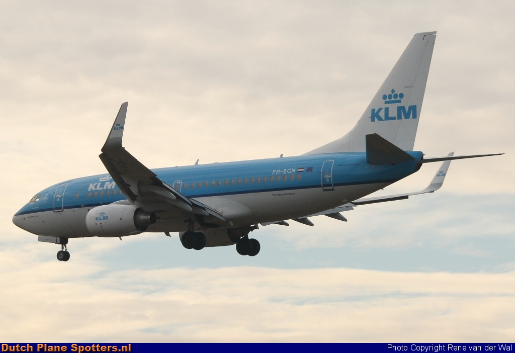 PH-BGN Boeing 737-700 KLM Royal Dutch Airlines by Rene van der Wal