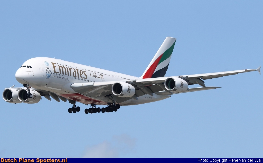A6-EDS Airbus A380-800 Emirates by Rene van der Wal