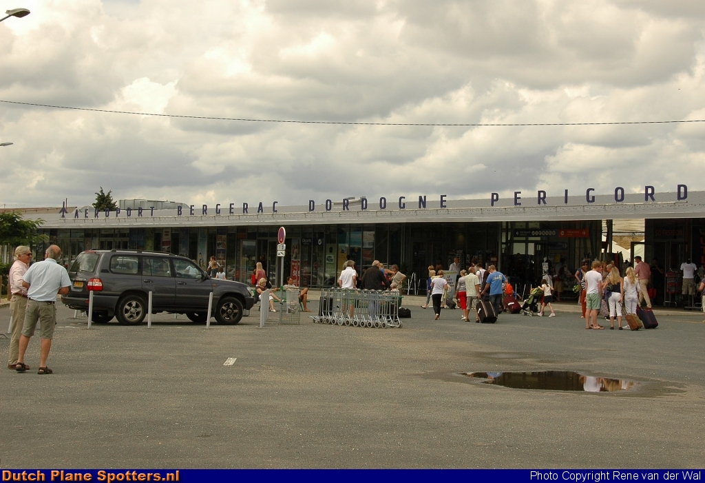 LFBE Airport Terminal by Rene van der Wal
