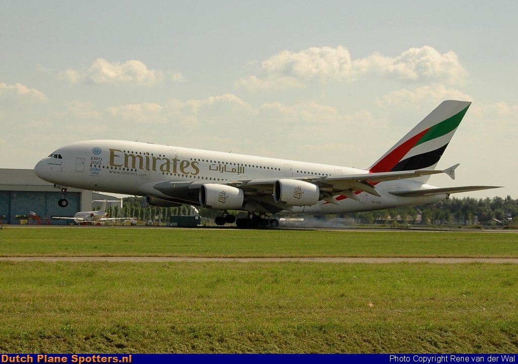 A6-EDS Airbus A380-800 Emirates by Rene van der Wal
