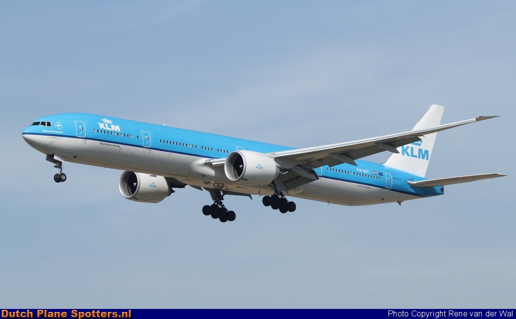 PH-BVI Boeing 777-300 KLM Royal Dutch Airlines by Rene van der Wal