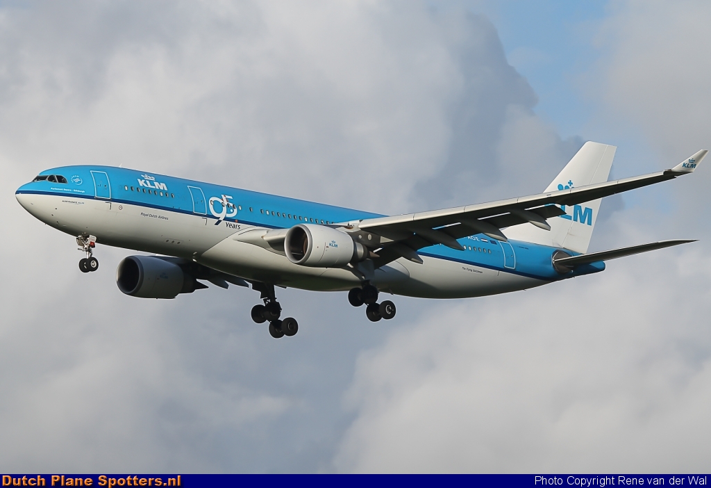 PH-AOE Airbus A330-200 KLM Royal Dutch Airlines by Rene van der Wal