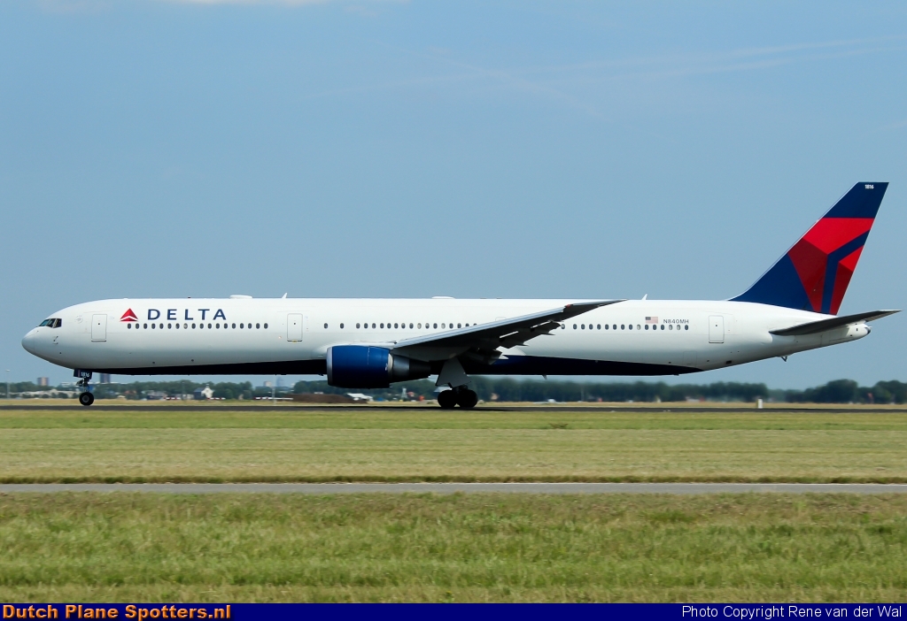 N840MH Boeing 767-400 Delta Airlines by Rene van der Wal