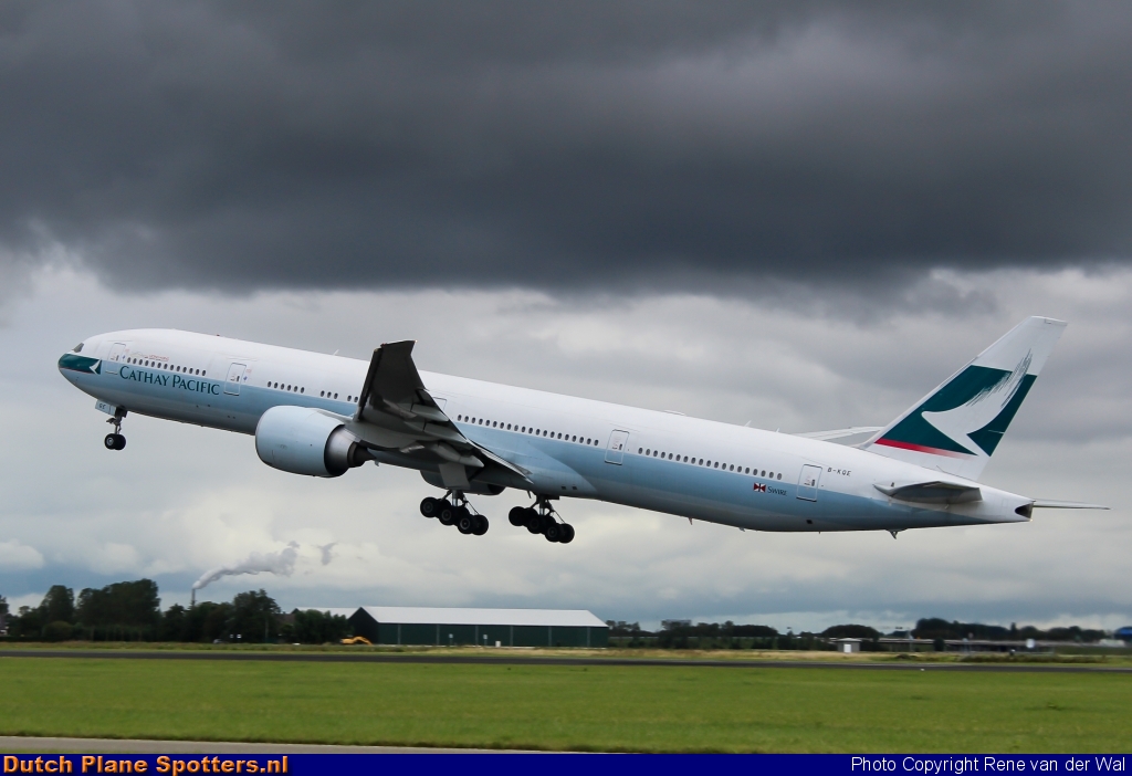 B-KQE Boeing 777-300 Cathay Pacific by Rene van der Wal