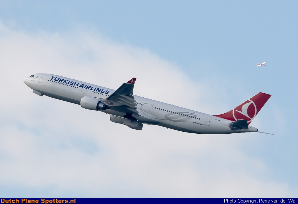 TC-JOM Airbus A330-200 Turkish Airlines by Rene van der Wal