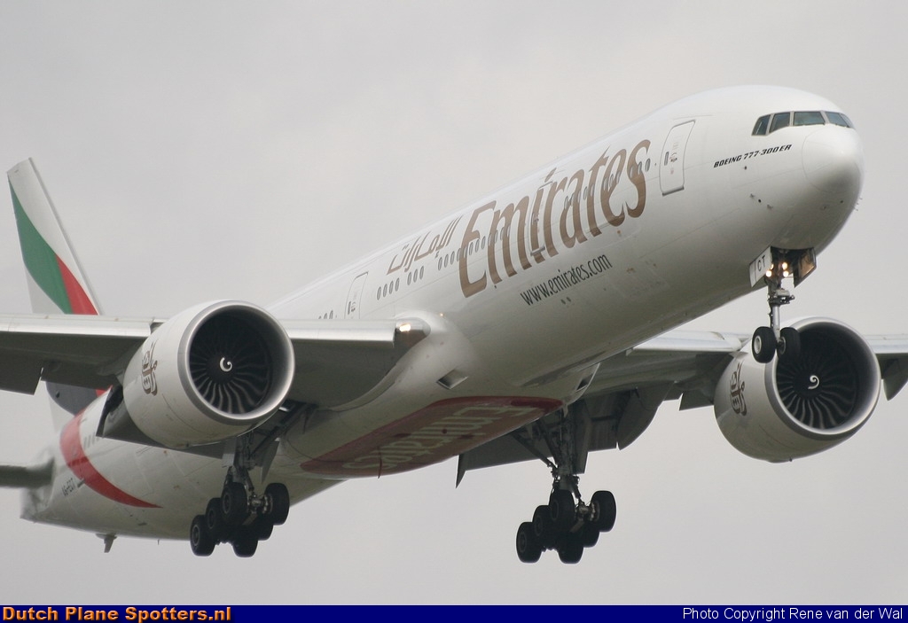 A6-ECT Boeing 777-300 Emirates by Rene van der Wal