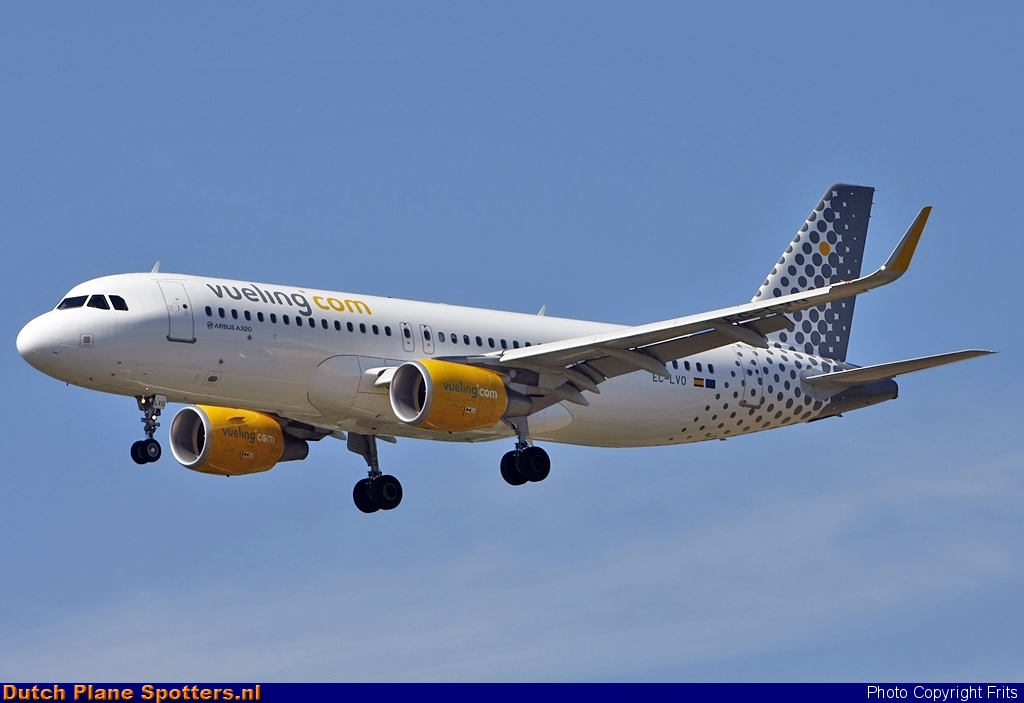 EC-LVO Airbus A320 Vueling.com by Frits