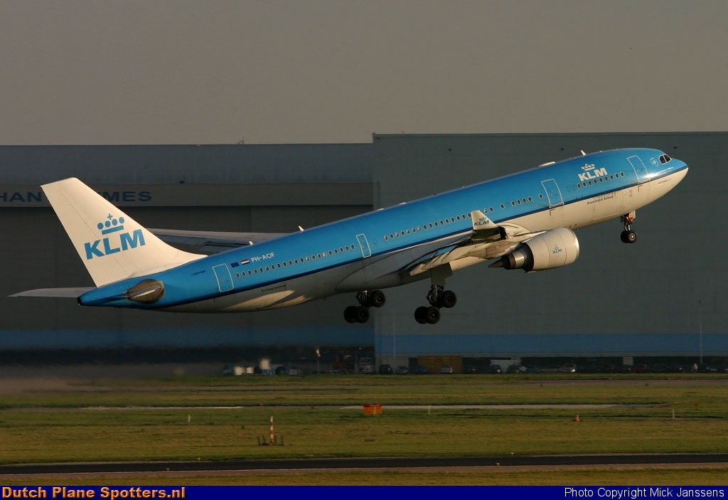 PH-AOF Airbus A330-200 KLM Royal Dutch Airlines by Mick Janssens