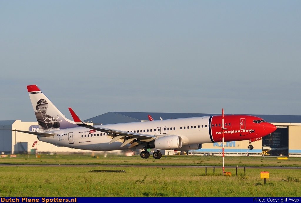 LN-DYA Boeing 737-800 Norwegian Air Shuttle by Awax