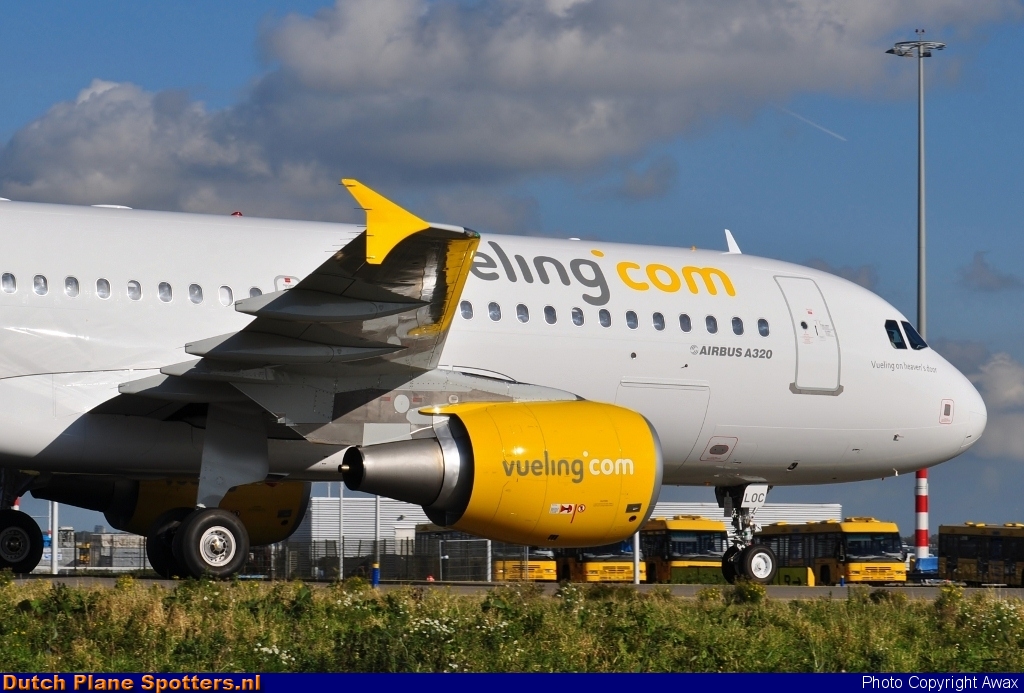 EC-LOC Airbus A320 Vueling.com by Awax
