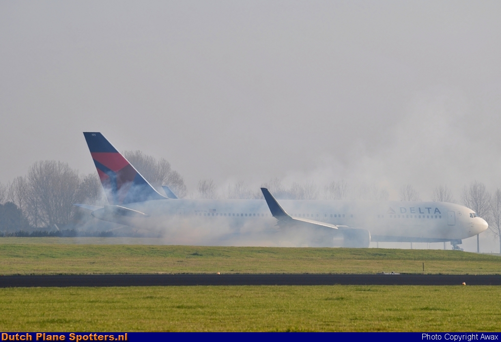 N195DN Boeing 767-300 Delta Airlines by Awax