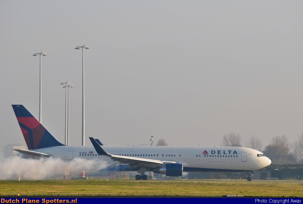 N195DN Boeing 767-300 Delta Airlines by Awax