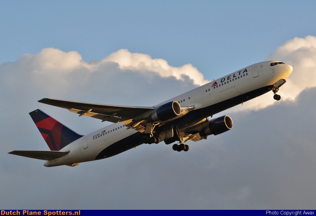 N171DN Boeing 767-300 Delta Airlines by Awax