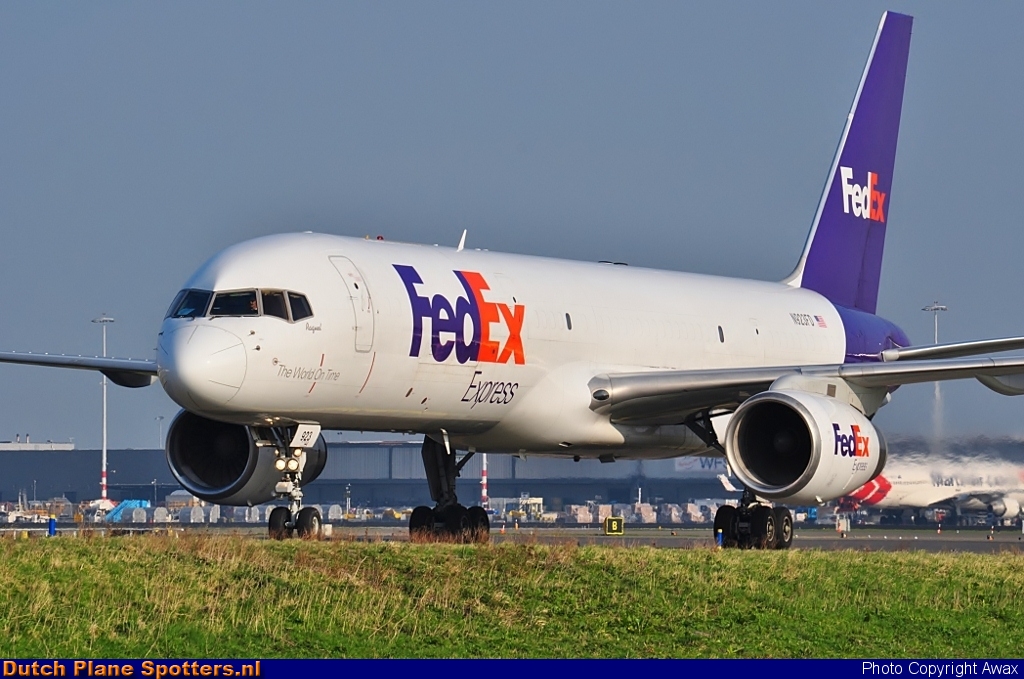 N923FD Boeing 757-200 FedEx by Awax